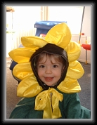 Manon déguisée en Tournesol